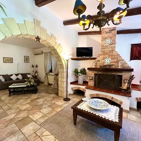 Esmeralda Villa