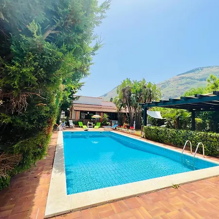 Esmeralda Villa